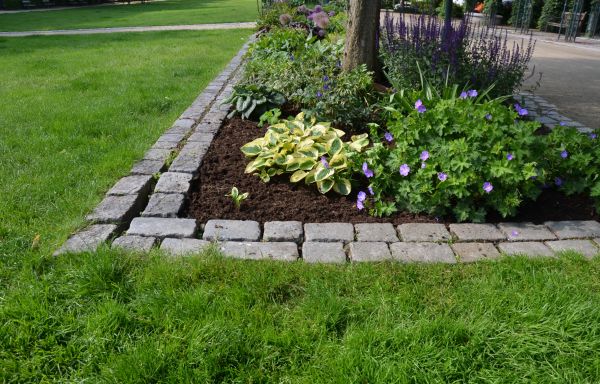 Flower Bed Mulching in Saint Cloud